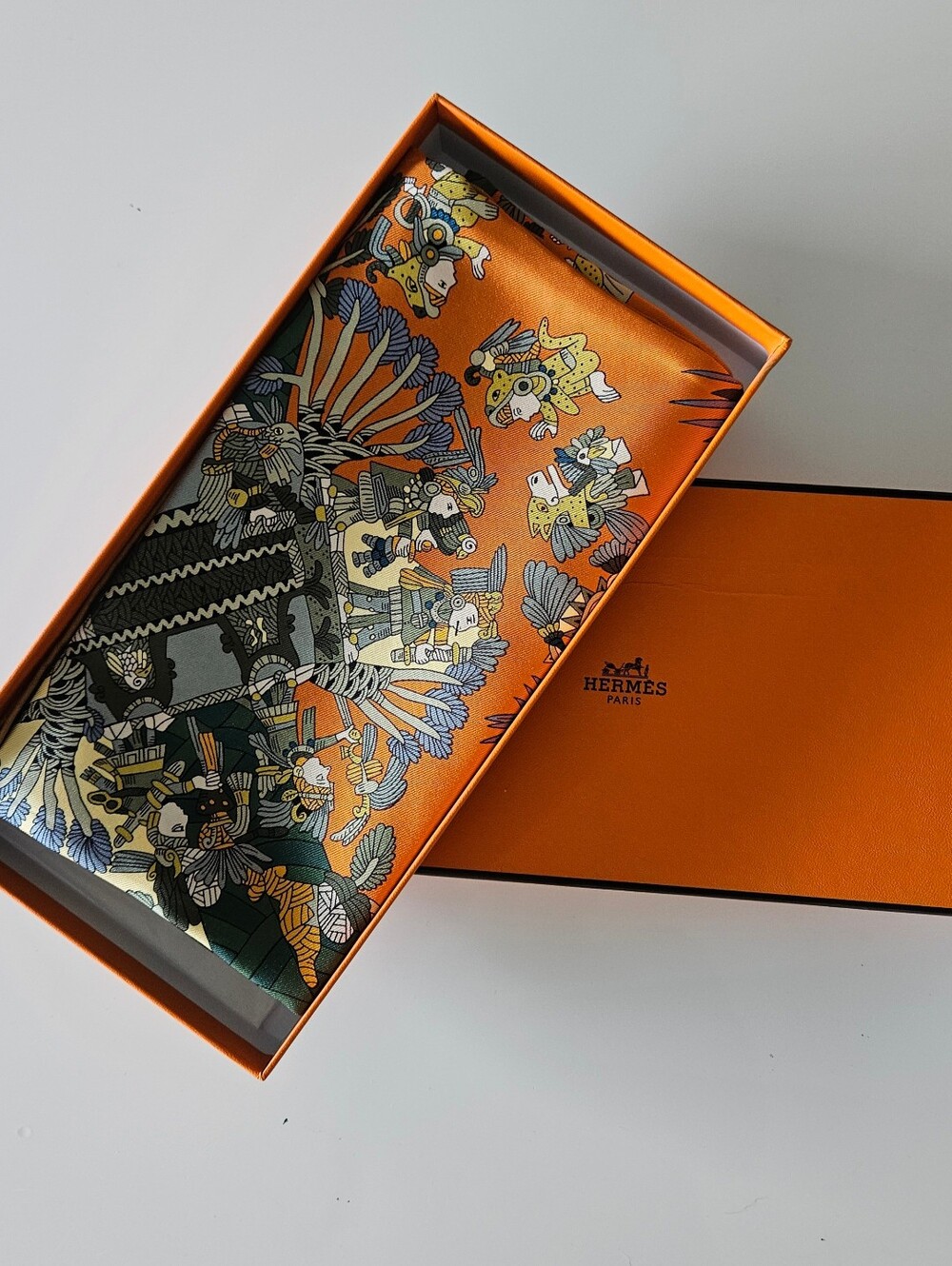 🇨Hermes Orange Multicolor Silk Scarf with Figurative Motifs 90X90 cm authentic